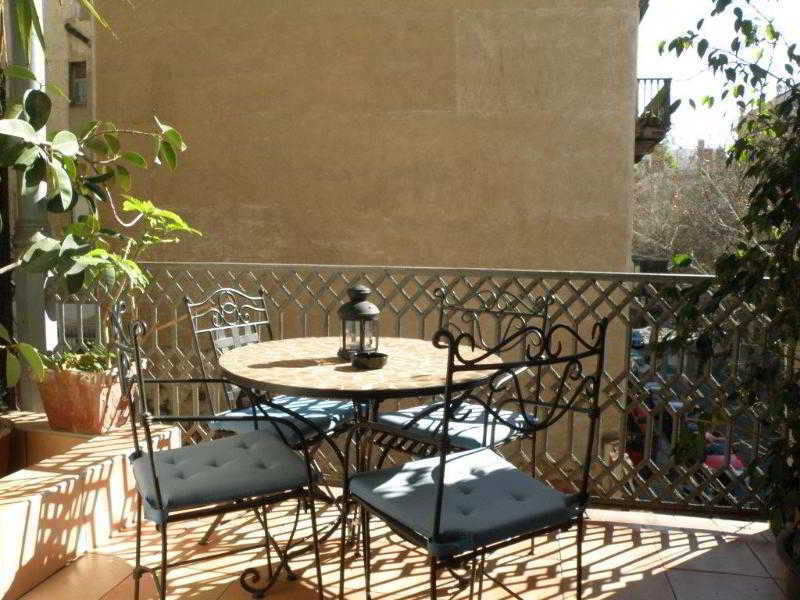 Casa Consell Gran Via, Gasthuis 2*